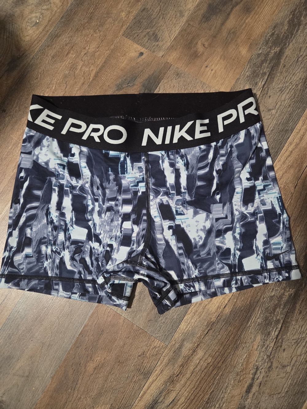 Nike Pro Women's Black & Gray Patterned Compression Shorts